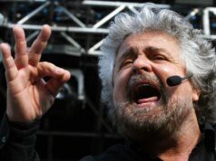 Grillo, show al Parlamento Europeo. Italia fuori dall’euro