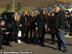 Al funerale di Pino Daniele le sue donne vicine, ma in realtà molto lontane…