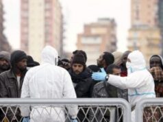 Atene minaccia la Germania: “Vi riempiamo di immigrati”