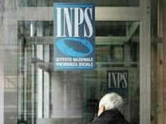 Il governo si tiene le pensioni: taglierà quelle oltre 2 mila euro