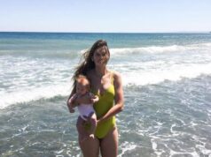 Bianca Balti in costume con la sua Mia