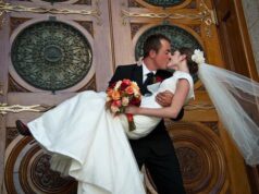 La tradizione di portare in braccio la sposa la notte di nozze