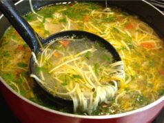 Zeama de găină, zuppa di carne made in Moldova