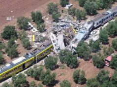 Scontro tra treni in Puglia, 27 le vittime: si cercano ancora superstiti scontro treni puglia az magazine