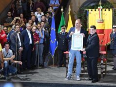 Napoli, cittadinanza onoraria per Maradona cittadinanza onoraria Maradona