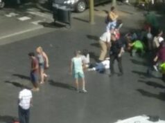 Attentato a Barcellona, furgone investe decine di passanti