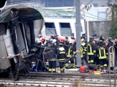 Treno deragliato nel Milanese: tre morti e 46 feriti treno deragliato milano